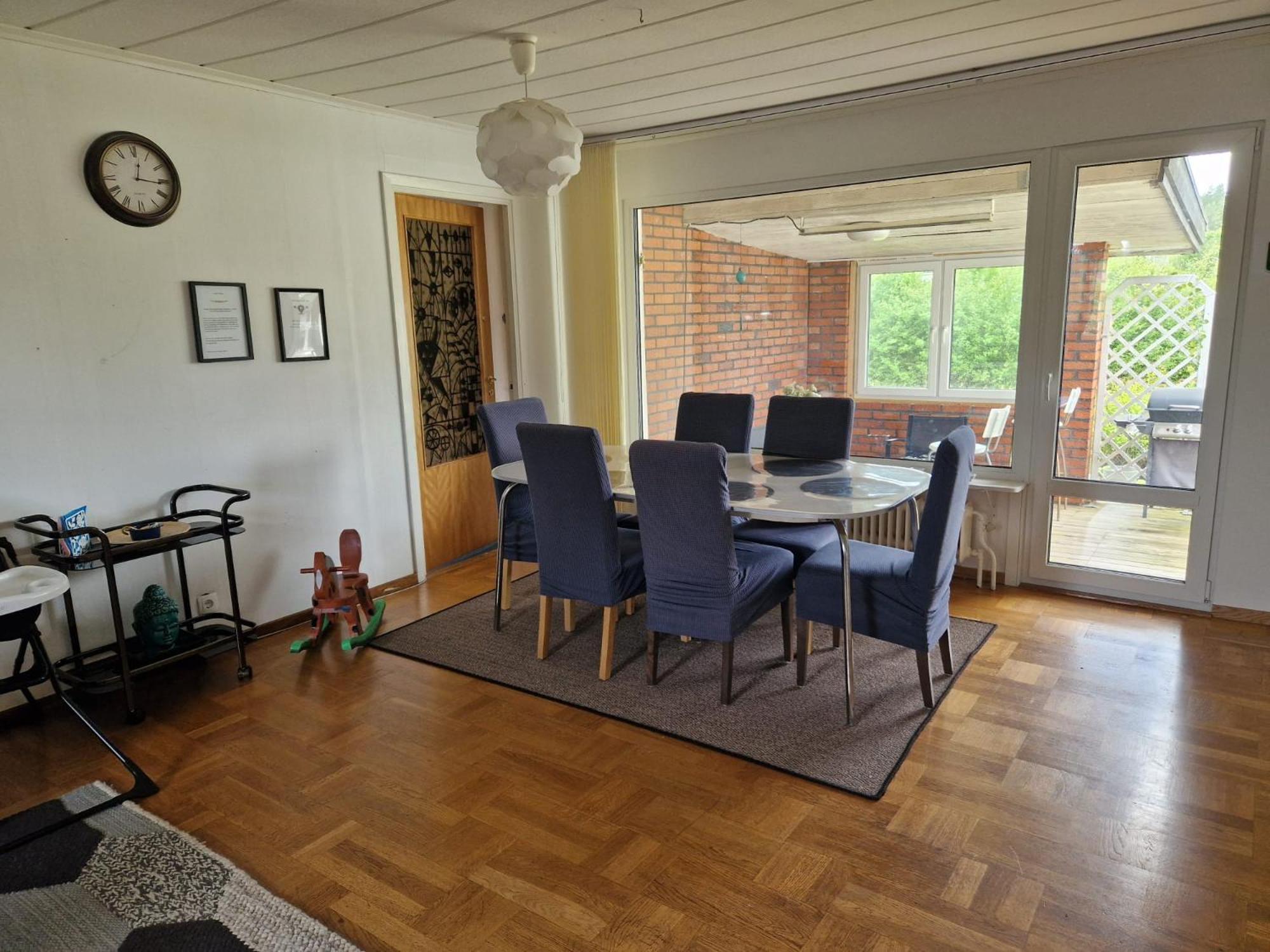 Villa Med Egen Parkering. Moejlighet Att Boka Fran 1 Och Upp Till 5 Personer. Örebro Esterno foto