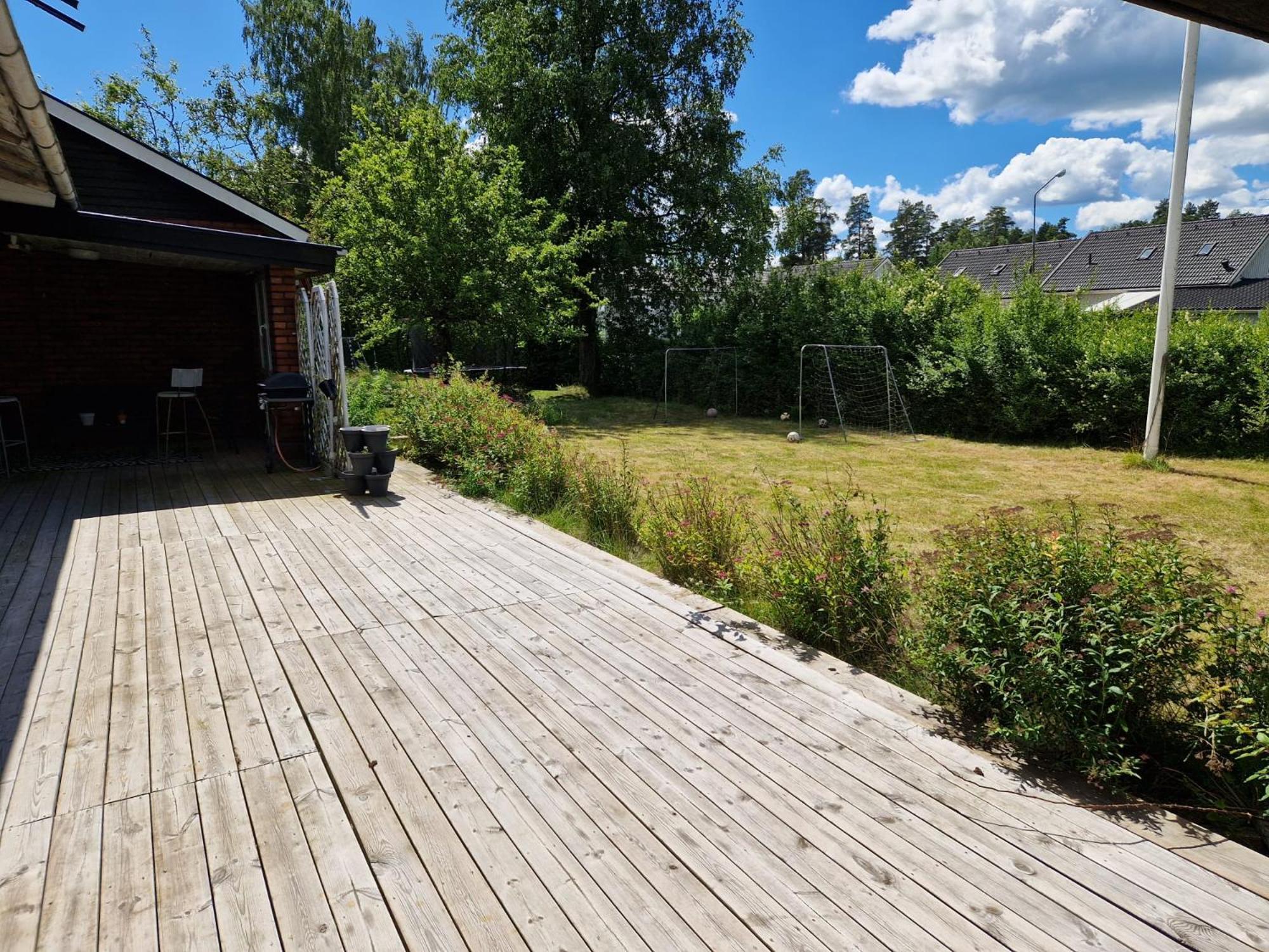 Villa Med Egen Parkering. Moejlighet Att Boka Fran 1 Och Upp Till 5 Personer. Örebro Esterno foto