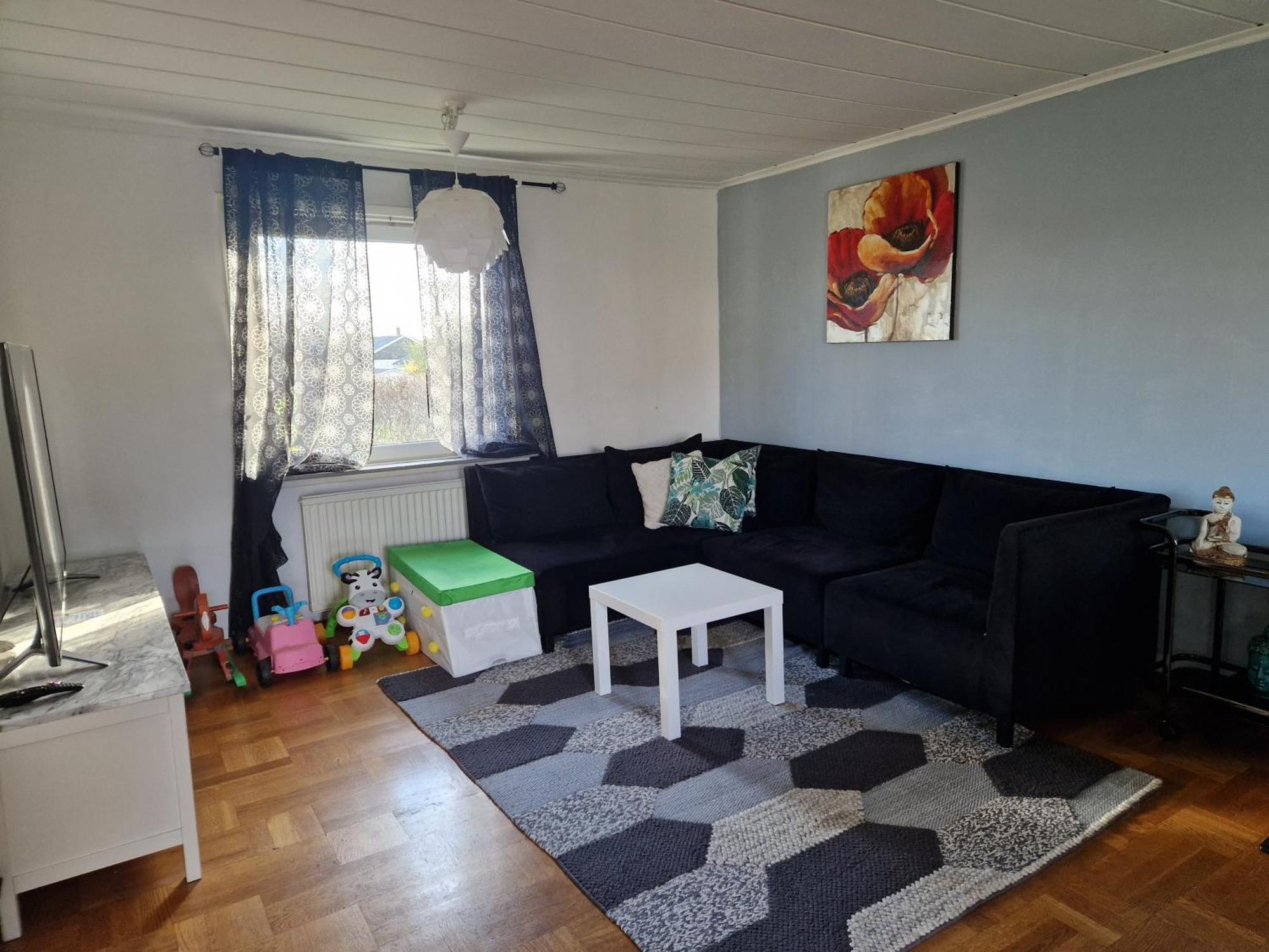 Villa Med Egen Parkering. Moejlighet Att Boka Fran 1 Och Upp Till 5 Personer. Örebro Esterno foto